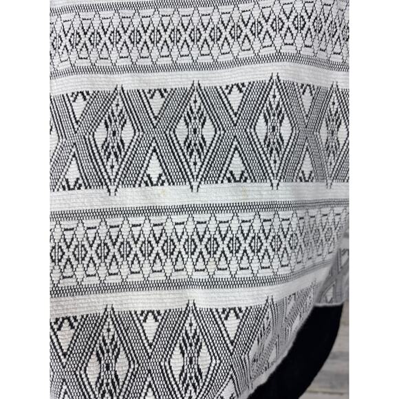 Pleione Women’s XL White Black Aztec Print Split Layer Zip Back Blouse - Picture 6 of 6